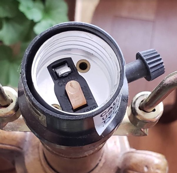 My light is not working but the fans still work. I’ve changed the bulbs