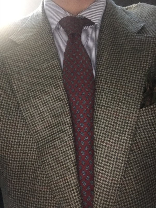 Why are there lapel holes on men's jackets but not common on women's