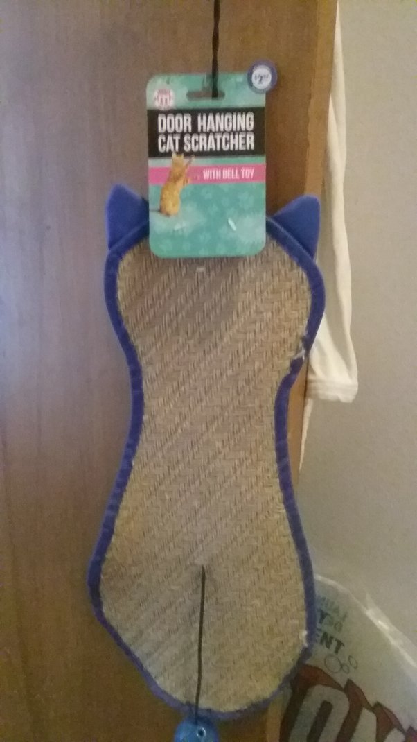 What’s the difference or best scratching posts or the flat scratching