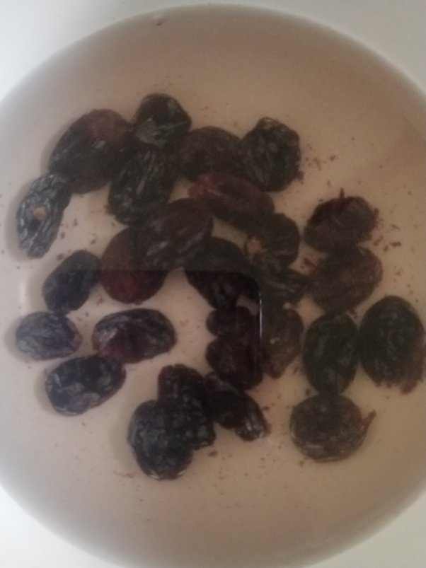 Is it true or a myth that eating raisins soaked overnight cures