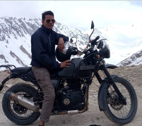 What are some essential things to carry while travelling to Leh in