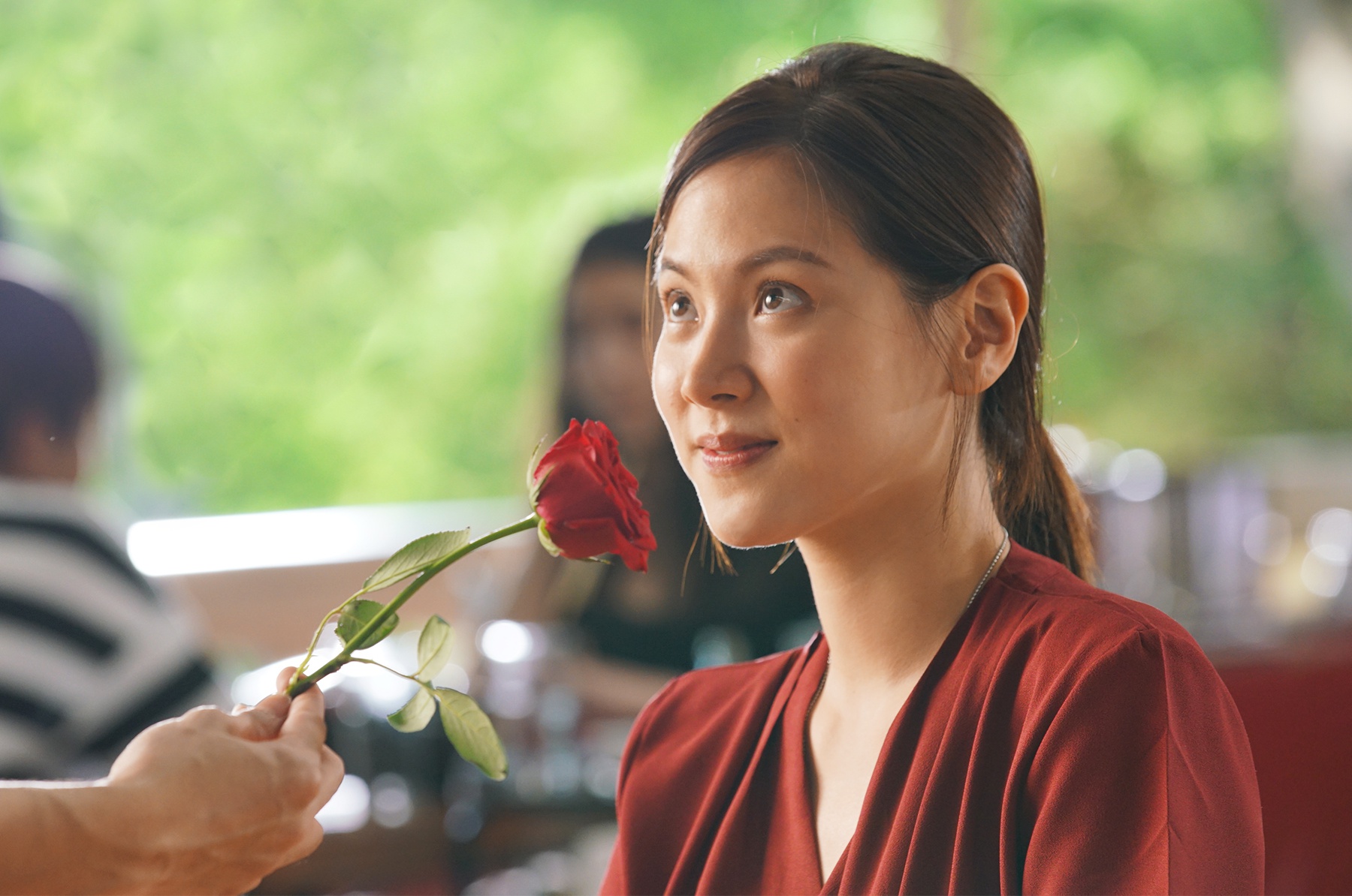 Apa yang dipikirkan seseorang yang bisa menangis karena mendengar lagu? -  Quora