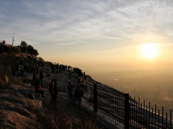 What are some good places with scenic beauty to visit near Bangalore