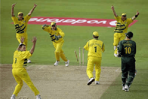 What are the best last over finishes in cricket either by a batsman by