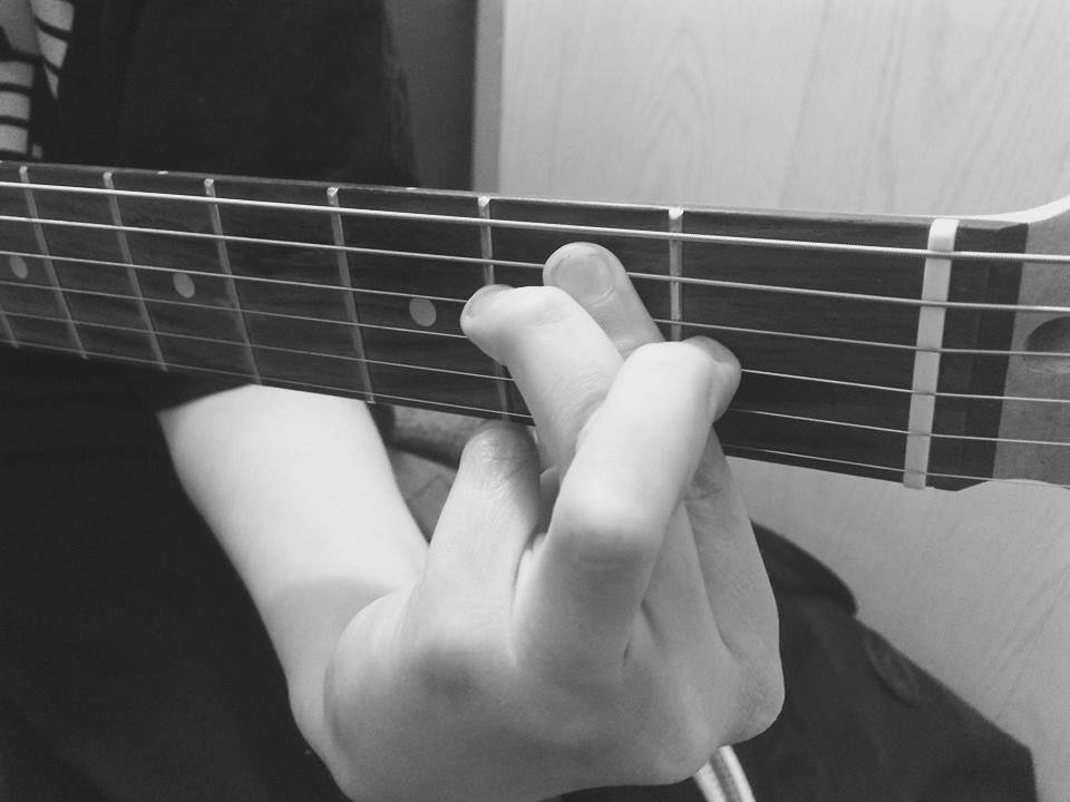 Apakah pemain gitar pemula perlu belajar cara menggunakan capo? - Quora