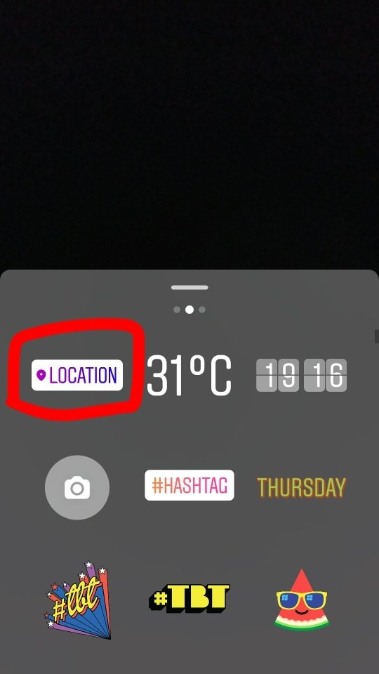 What is the process to set the location on the story of WhatsApp and