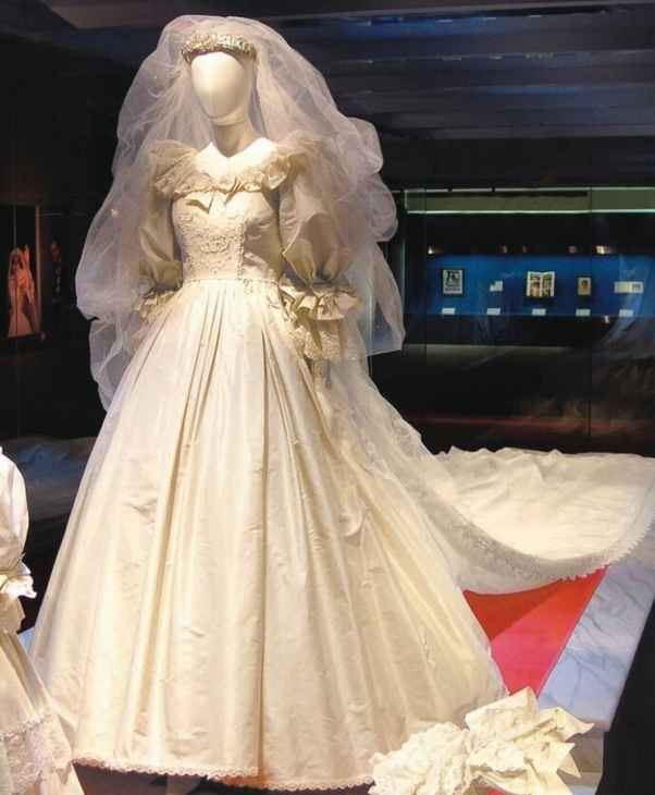 Is Princess Diana's wedding dress designed by David and