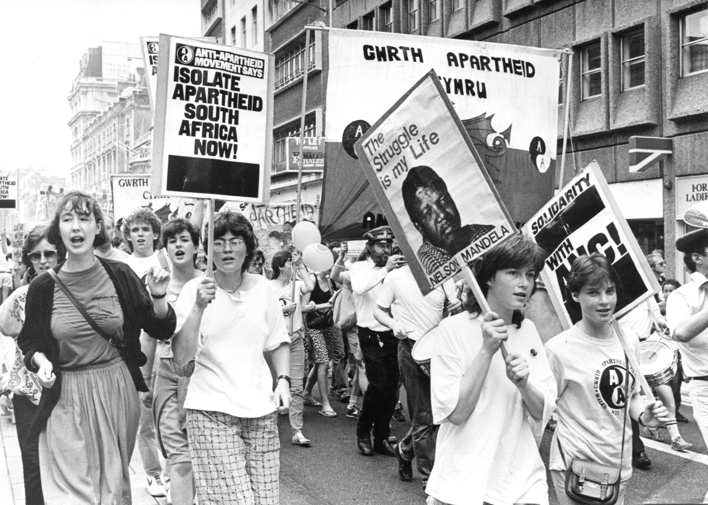 😎 How did apartheid affect south africa. South Africa: Overcoming