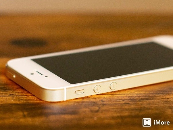 My frontfacing camera on my iPhone 5s is blurry, foggy and pixelated