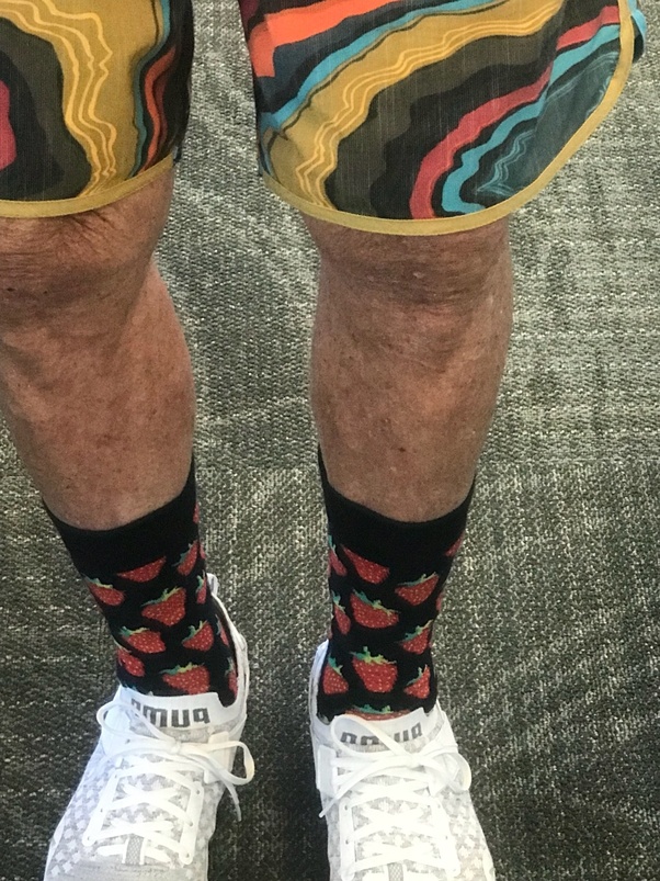 why do runners wear shorts over tights on them feet long