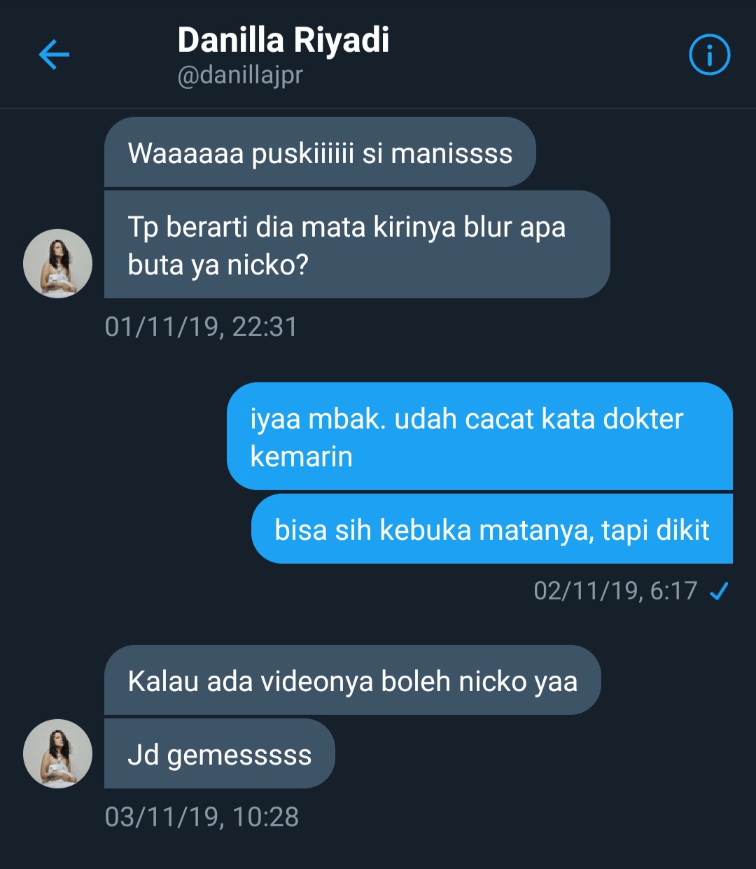 Mengapa bibir Danilla Riyadi tidak hitam padahal sehari-harinya merokok?  Apa misteri dibalik ini? - Quora