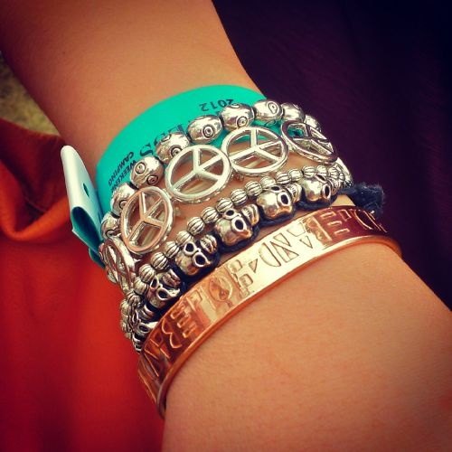 What's the difference between a bracelet and a wristband? Quora