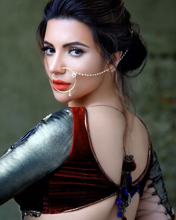 What are 10 best glamorous pictures of Shama Sikander? Quora