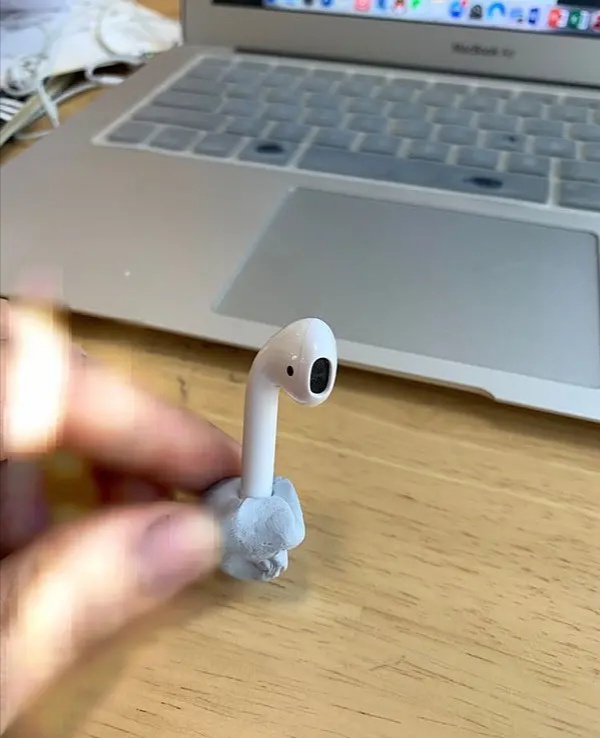 How do you get earwax out of AirPods mesh? iPhone Forum Toute l