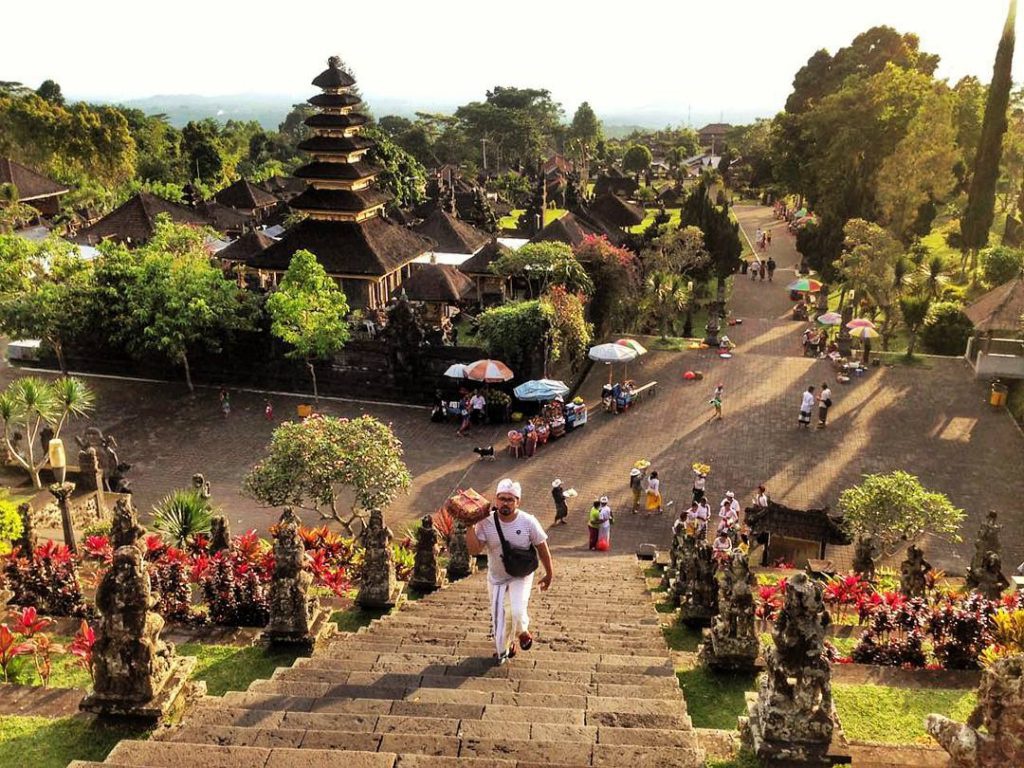 Mengapa pulau Bali disebut pulau Dewata? - Quora