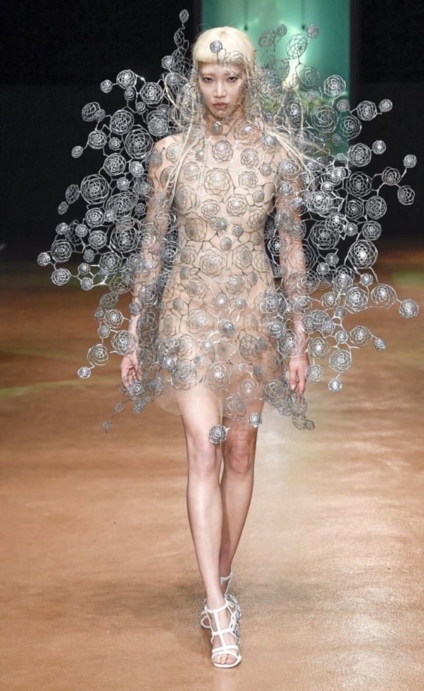 What are some head turning avantgarde fashion photos? Quora