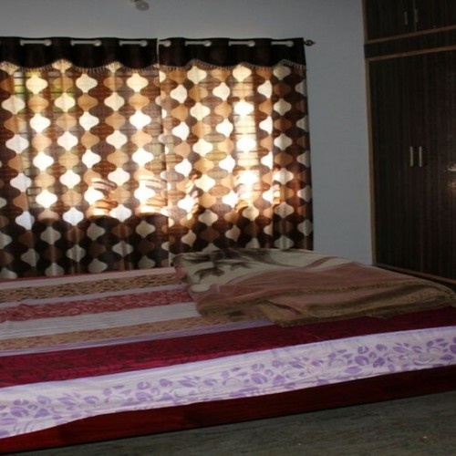 What are some good budget places to stay one day in