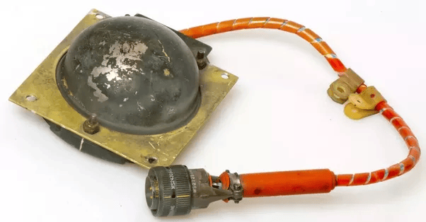 How should a pilot use a compass and a directional gyro during