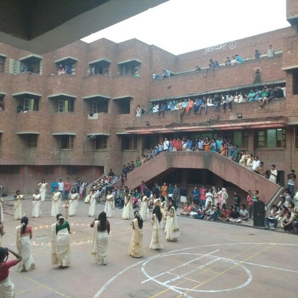 How are the hostel facilities at SPA Delhi? Quora