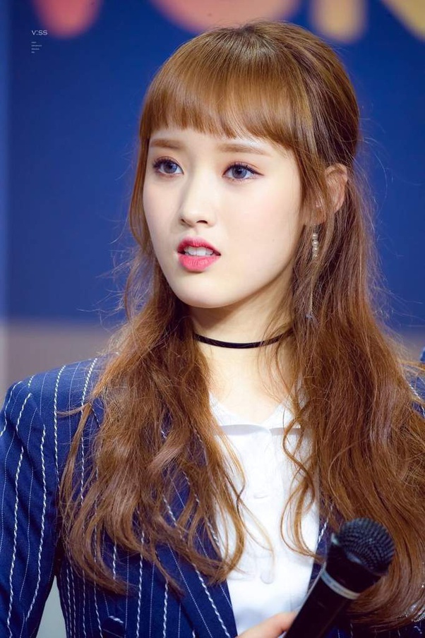 Which female Kpop idols have the biggest faces (in