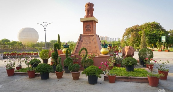 What are the best places to hang out for couples in Surat? Quora