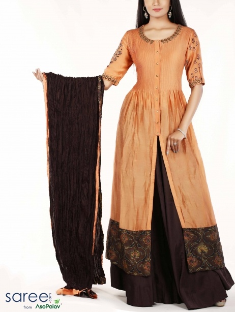 What Colour Will Go The Best With A Peach Coloured Top For A Party