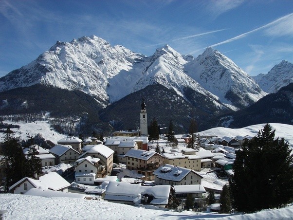 Which is a better place to stay for three nights for a