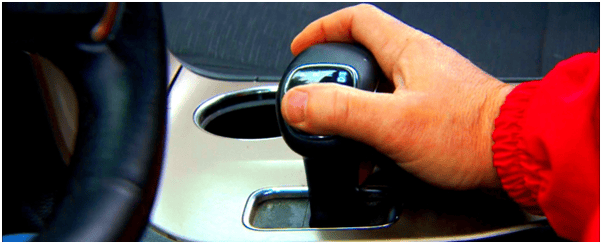 How to know if my car needs a service or an engine oil change? On what