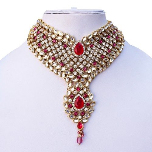 What type of necklace would go with a long spaghetti strap