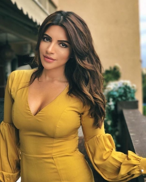 What are 10 best glamorous pictures of Shama Sikander? Quora