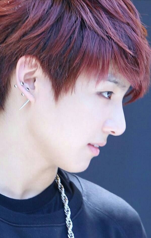 How many piercings does BTS Jungkook have on his left and right ear
