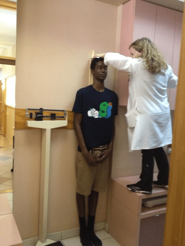 How do short people look besides tall people? Quora