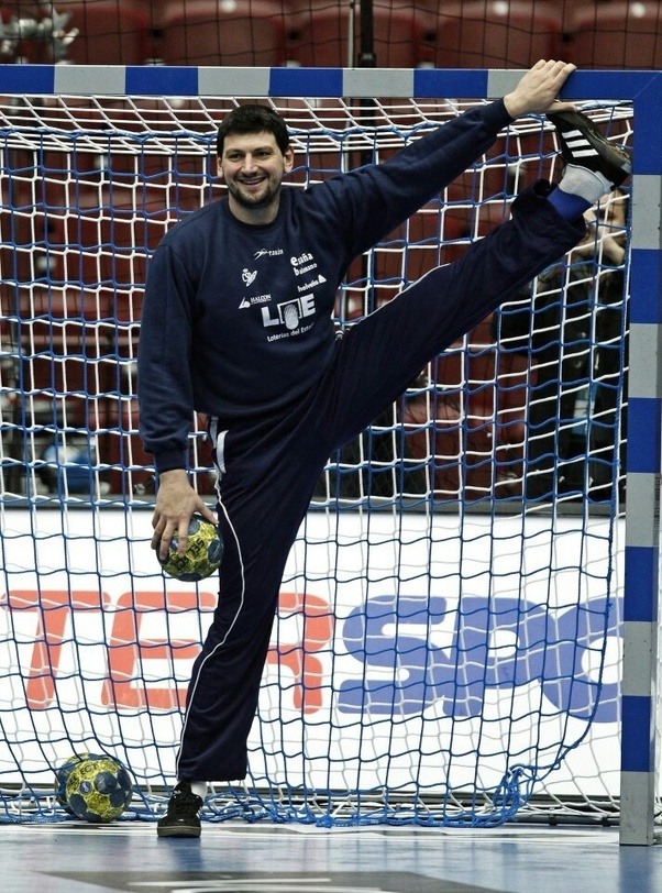 What are the best physical conditions to be a good handball goalkeeper