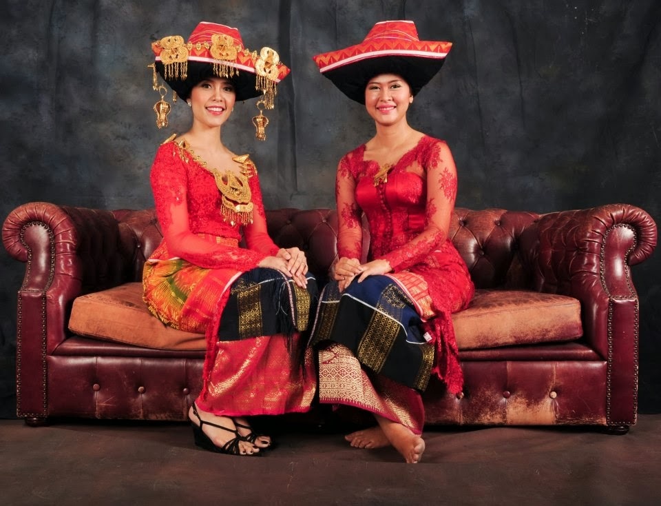 Apa saja panggilan untuk anggota keluarga (ayah, ibu, kakak, adik, paman,  bibi, kakek, nenek, dll.) yang digunakan dalam bahasa daerahmu? - Quora