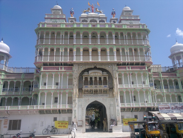 What are the best places to visit in and around Jhunjhunu Rajasthan