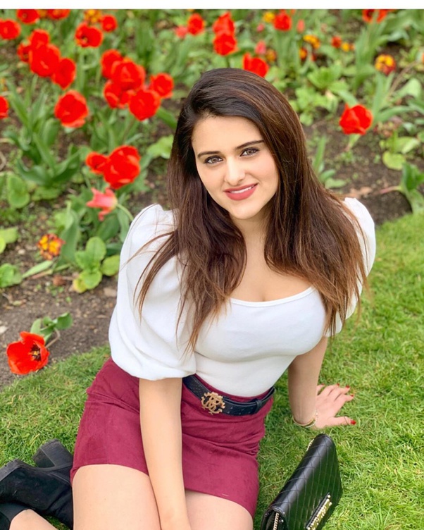 Who is Aashi Wadhwa, and what are some stunning photos of her? Quora