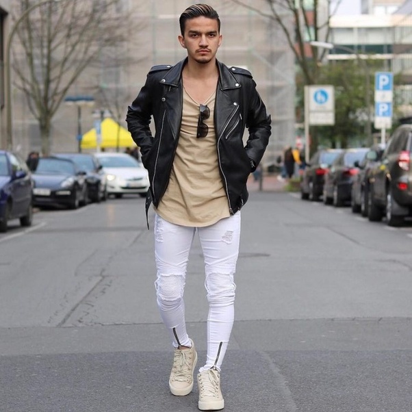 What underwear should a man wear under a pair of leggings/tights if he