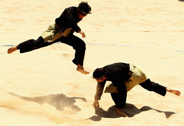 Apa kelebihan pencak silat indonesia dibandingkan seni beladiri impor dari  luar negeri seperti karate, taekwondo, kungfu, capoera? - Quora