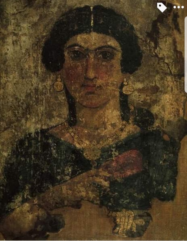 Why do the Greek faces on the Fayum mummy portraits look particularly