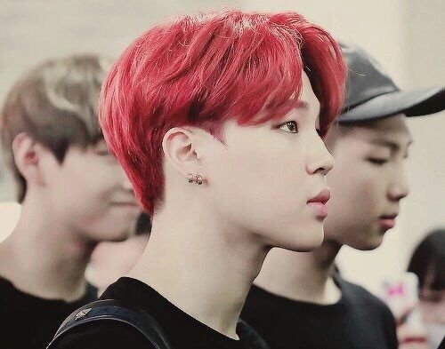 How many piercings does BTS Jungkook have on his left and right ear