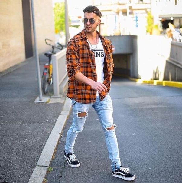 What color shirt goes well with light blue jeans? Quora