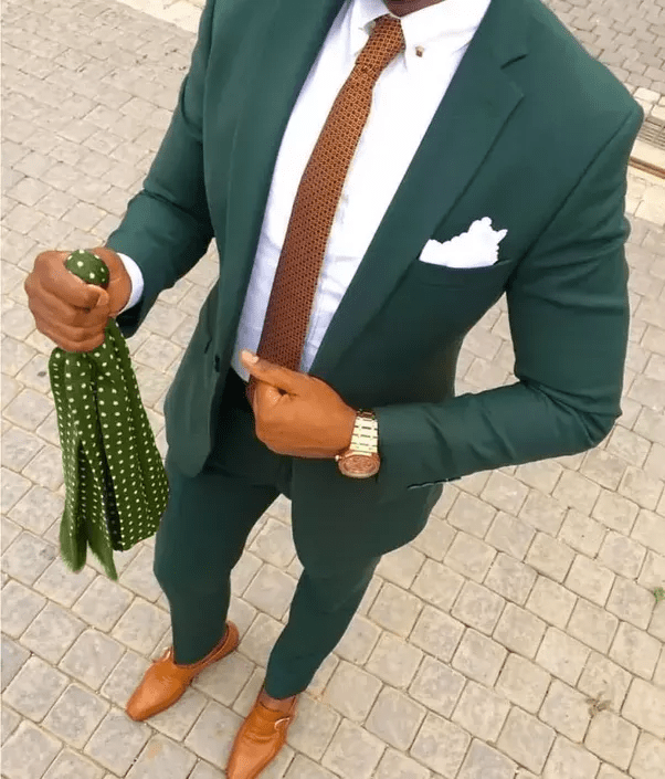 What colour shoes and tie should I wear with a dark green suit? Quora