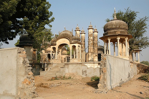 What are the best places to visit in and around Jhunjhunu Rajasthan