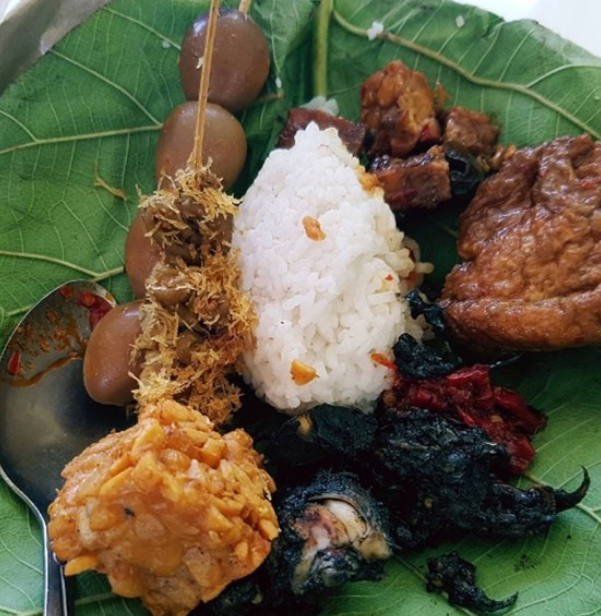 Nasi Daun Pisang Tanah Merah Nasi uduk bungkus daun pisang