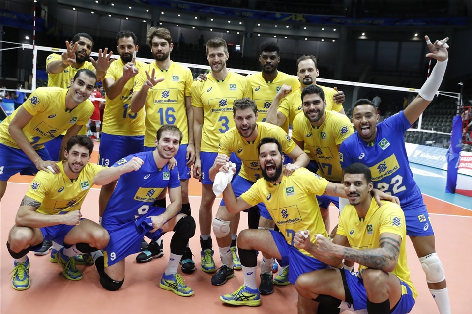 Mengapa pemain voli berposisi libero memakai jersey berbeda? - Quora