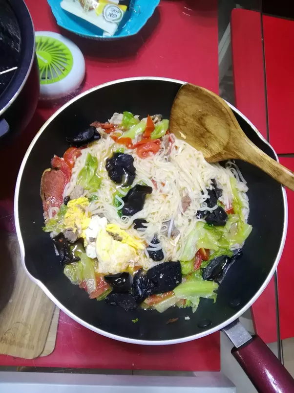 What do the daily meals of the Chinese look like (include