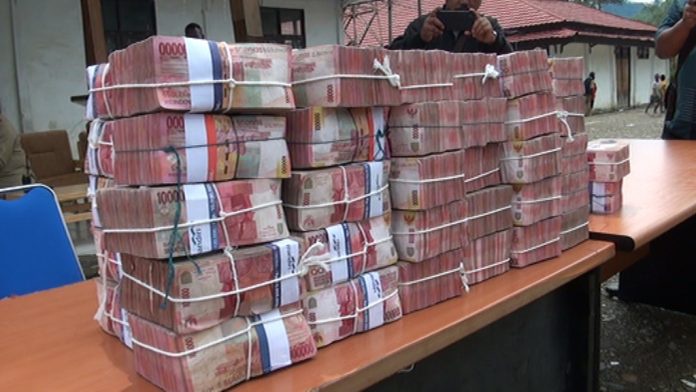 Apa rasanya membawa uang satu milyar dalam bentuk tunai? - Quora