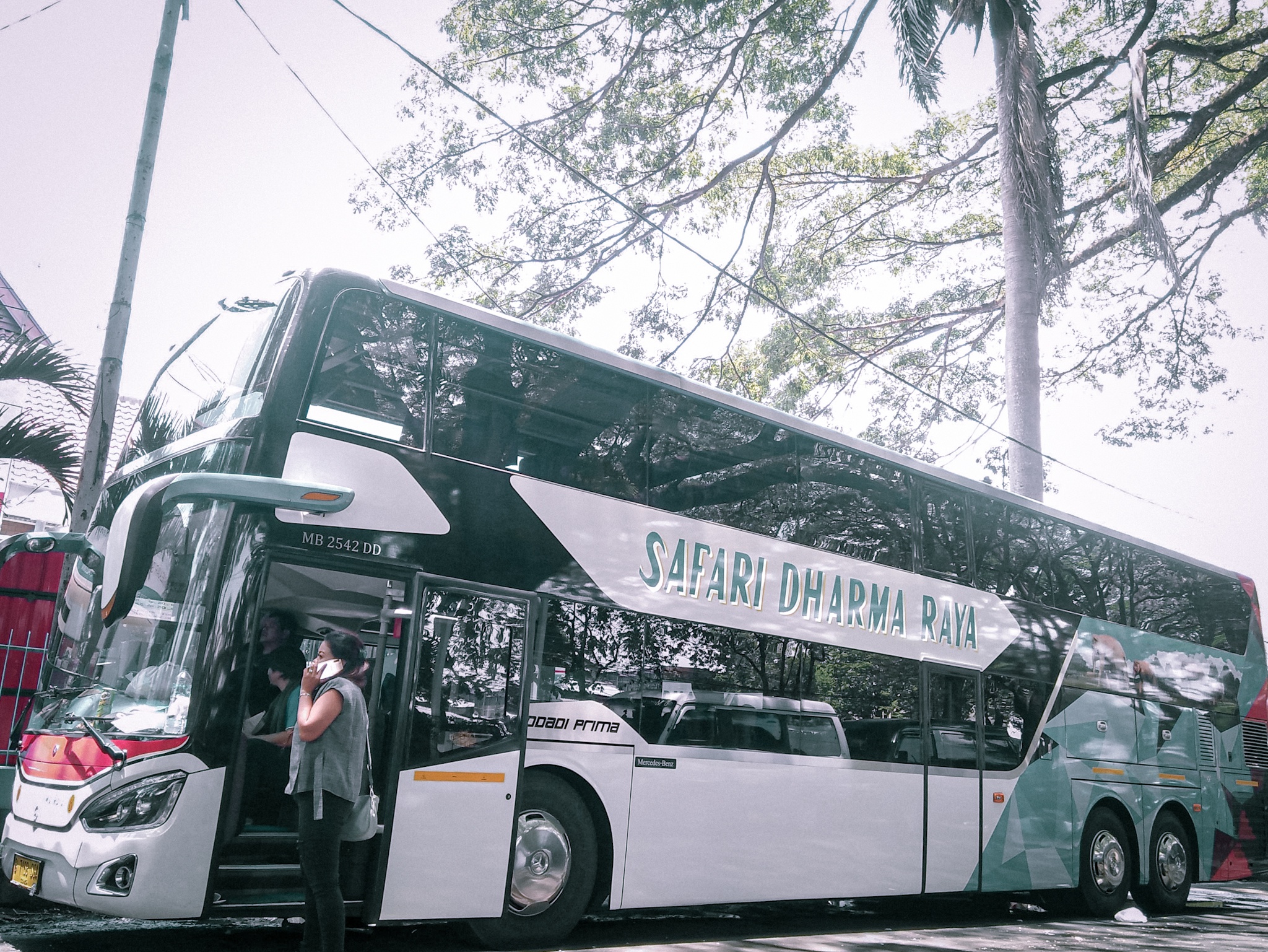 Bagaimana pengalamanmu naik bus tingkat di Indonesia? - Quora