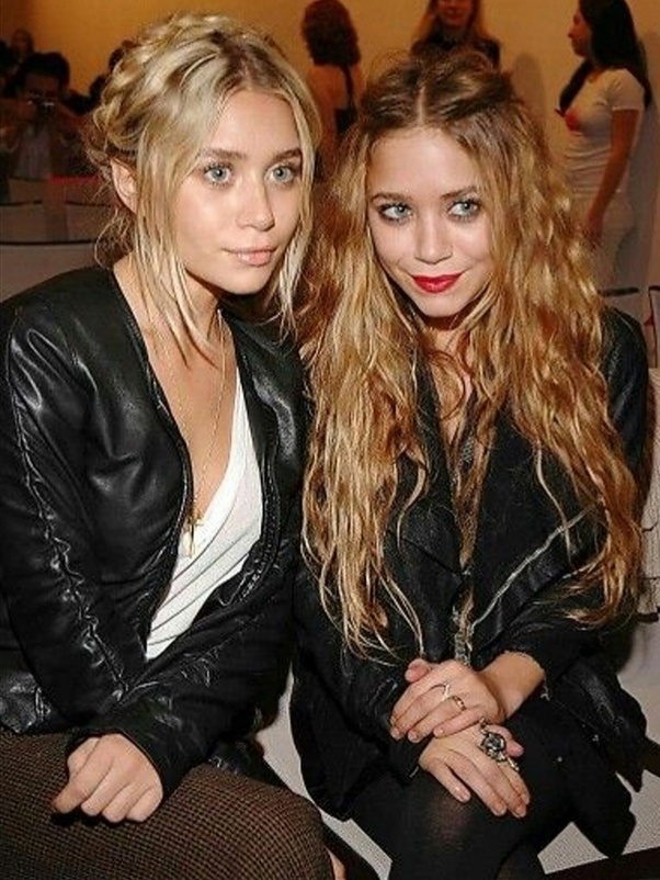 What are some jaw dropping photos of Olsen twin sisters, Ashley and