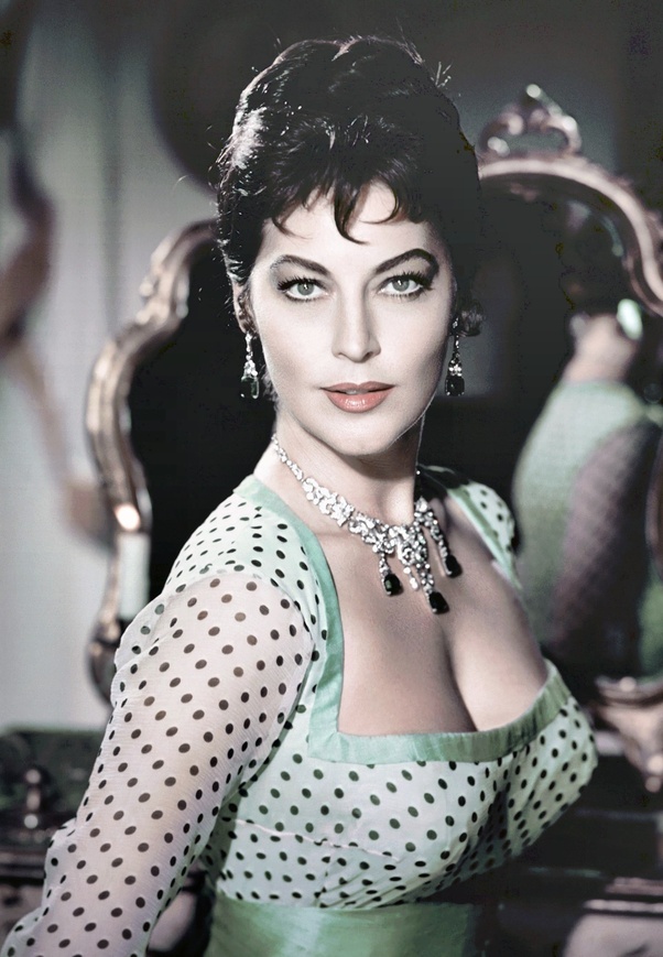 Is Elizabeth Taylor the most beautiful actress in Hollywood history? I